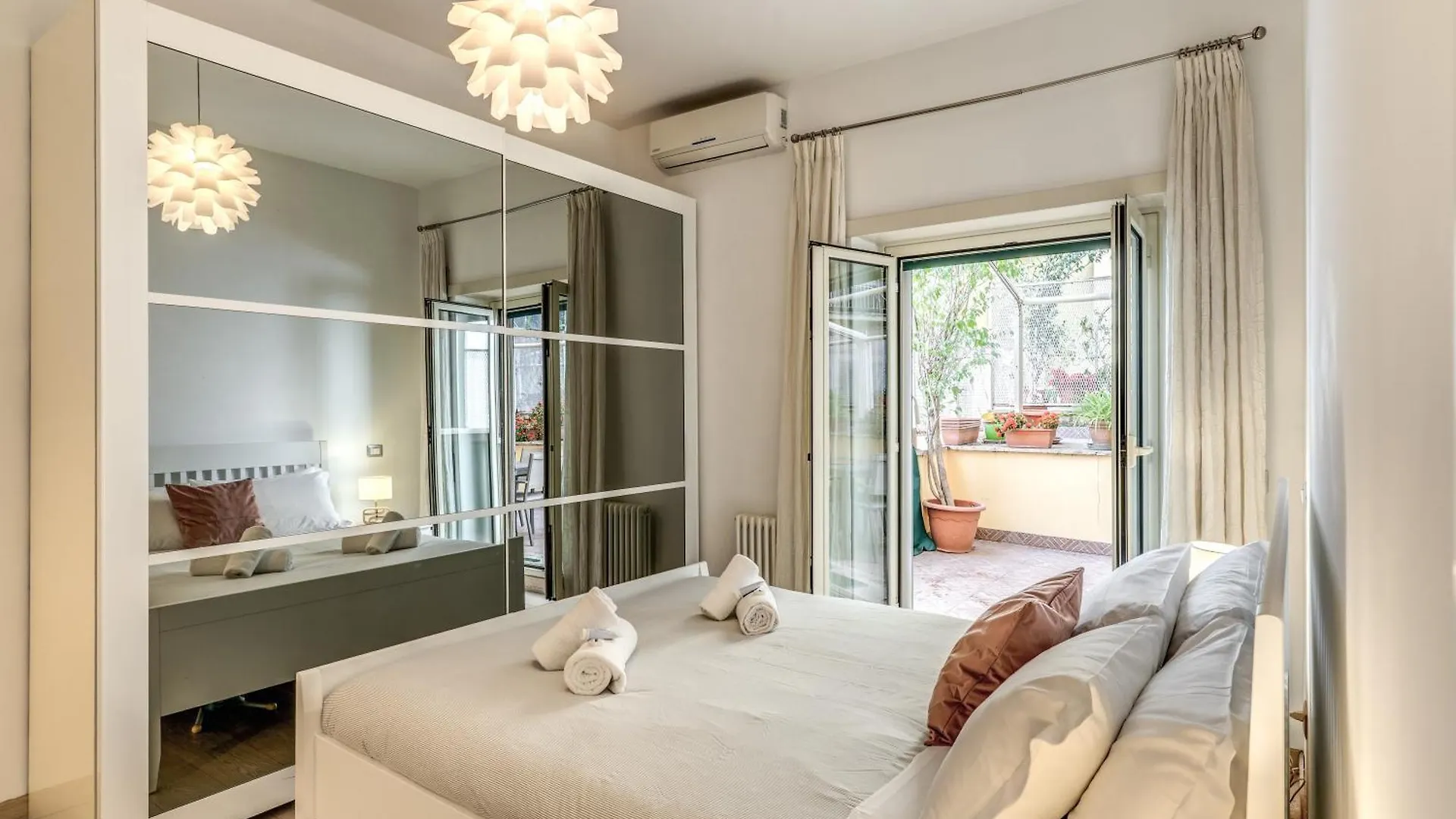 Santa Croce Apartment With Private Terrace Rome Italy