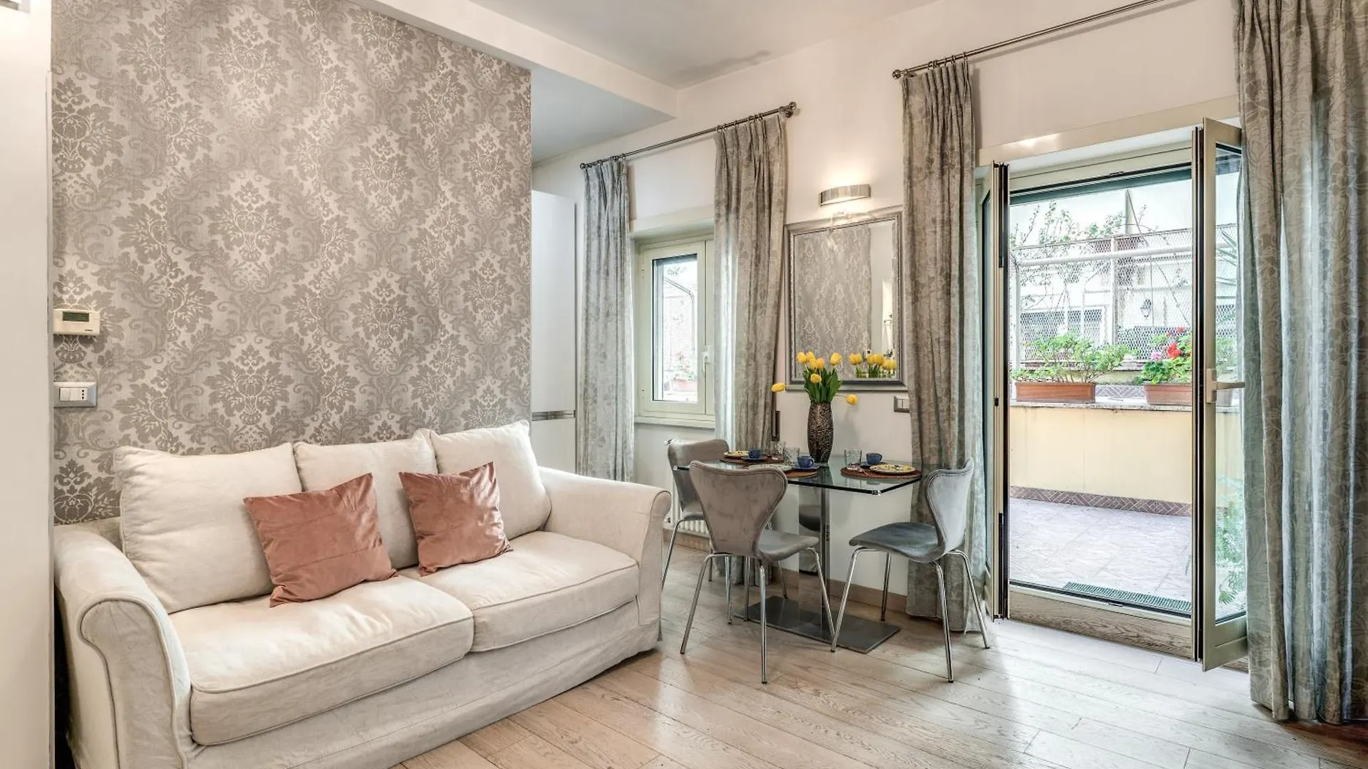 Santa Croce Apartment With Private Terrace Rome