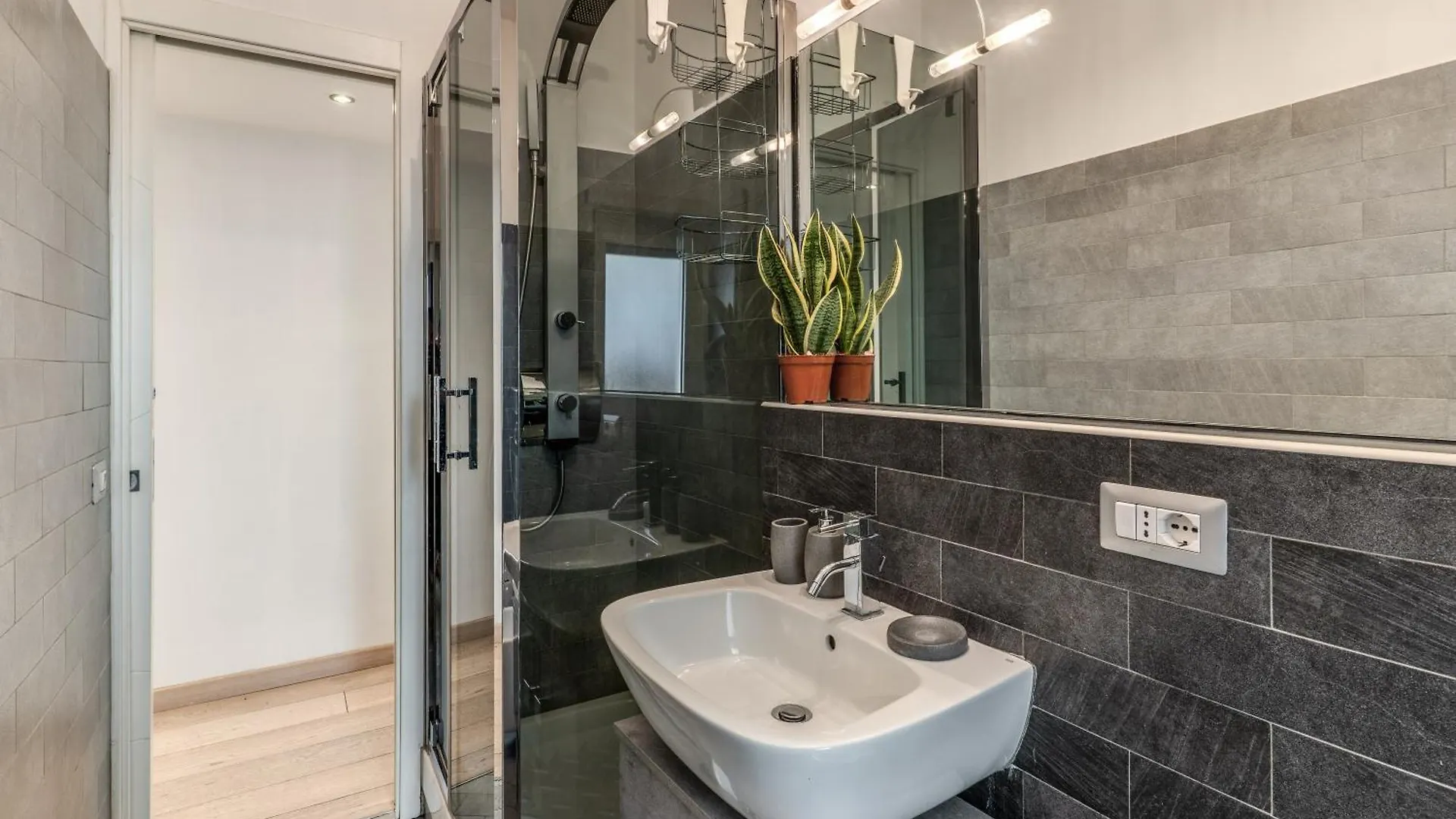 Santa Croce Apartment With Private Terrace Rome