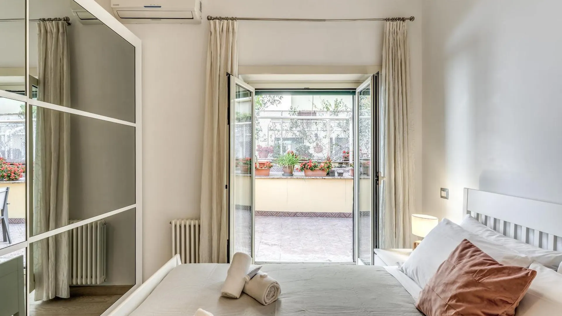 Santa Croce Apartment With Private Terrace Rome 0*,